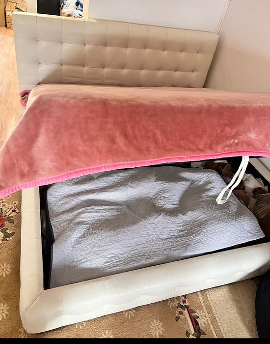 Кровать с матрасом 180/200