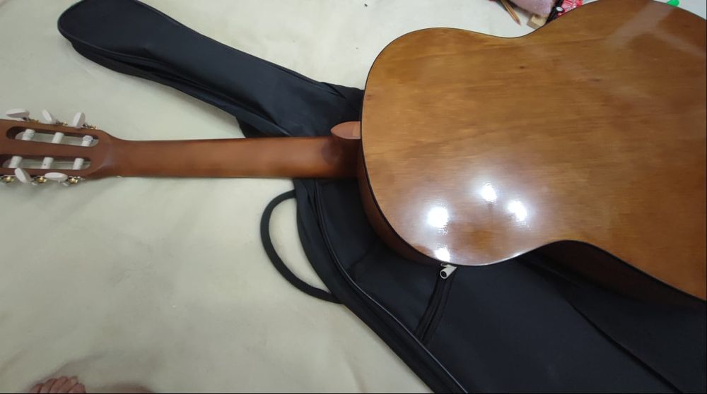 Гитара Yamaha C40 могу за 40 тысяч отдать!!