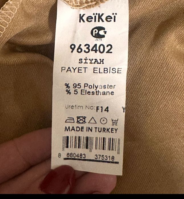 Продам платье с пайетками.