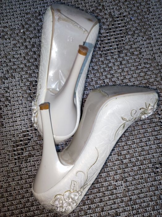 Туфли цвета слоновой кости