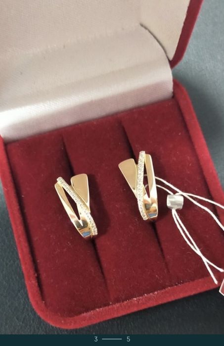 Золотые новые серьги с фианитами