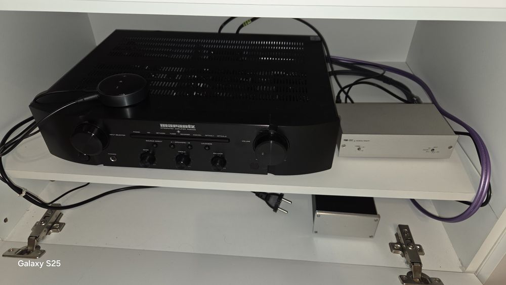 Marantz pm6006, stare foarte bună de funcționare, arată impecabil.