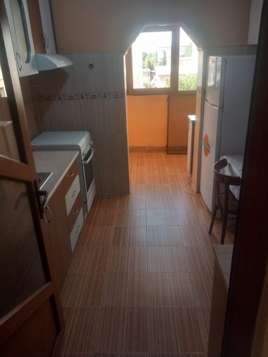 Inchiriez apartament
