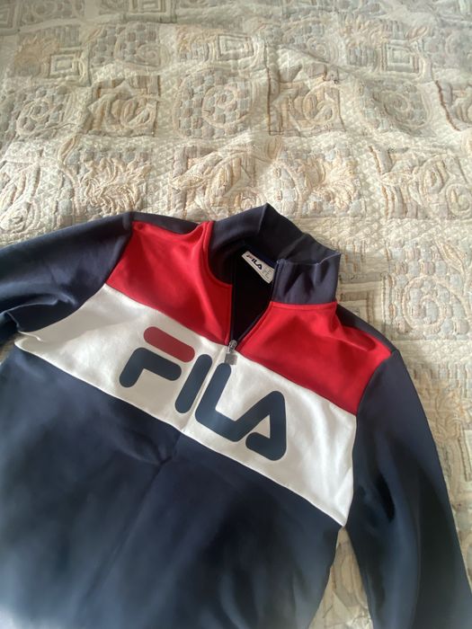 Продам зипку FILA.