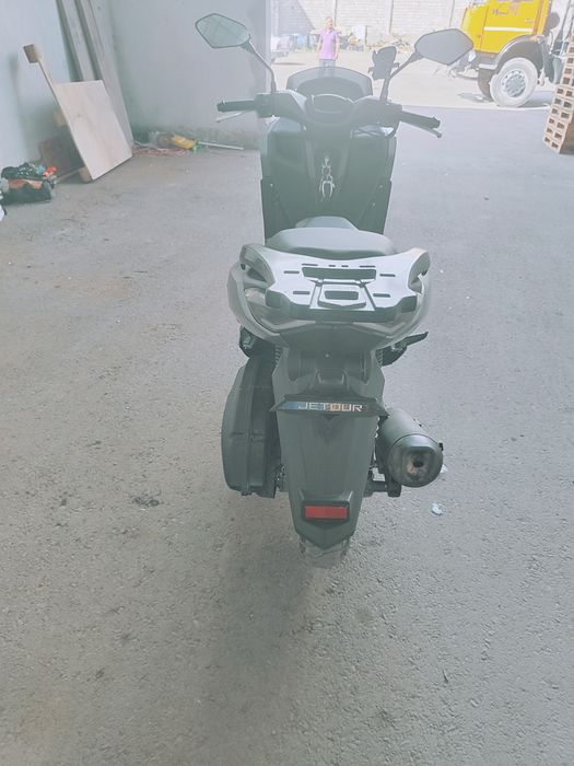 Продаётся скутер срочно N maxs