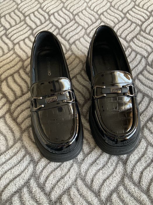 Pantofi piele lăcuită