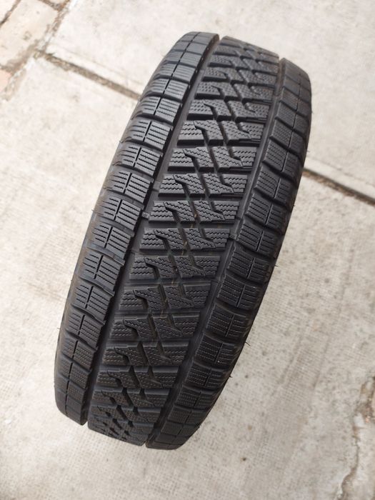 O bucată 215/205 70/65 R15C M+S iarnă - una Lassa Continental Vredeste