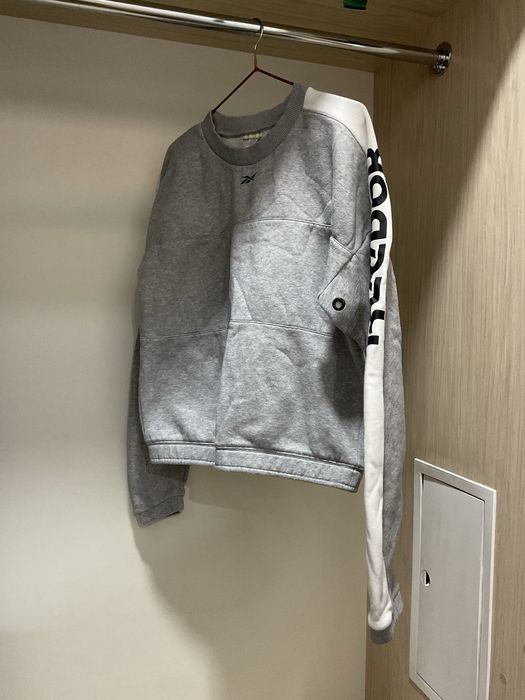 Теплая толстовка reebok.