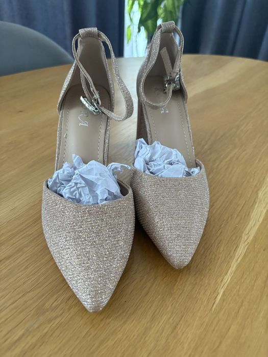 Обувки, 36 размер за повод