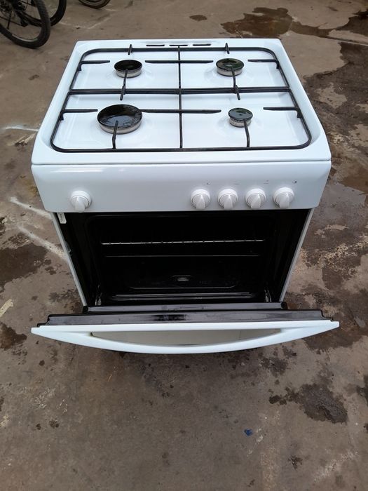 Срочно продаётся газ плита indesit