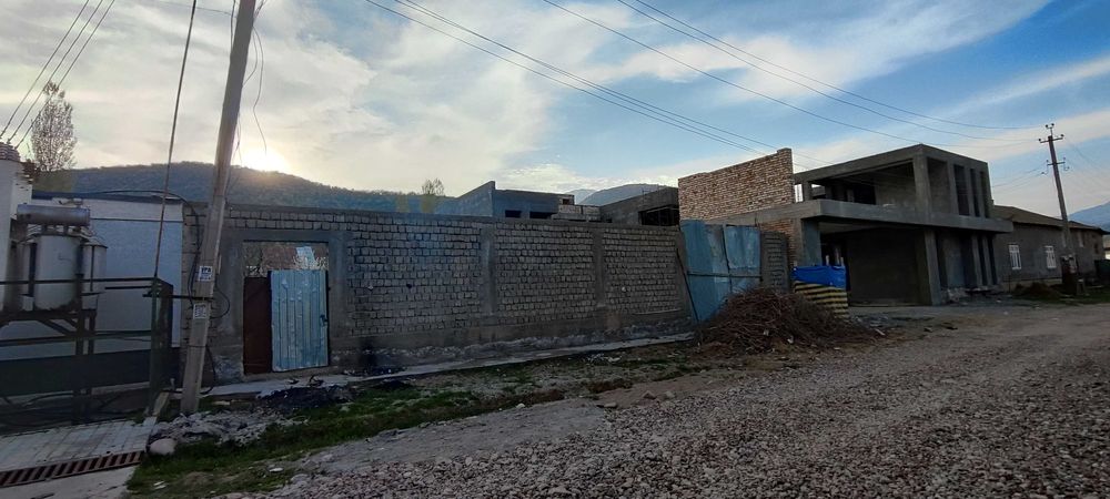 Земля в Хумсане с постройкой