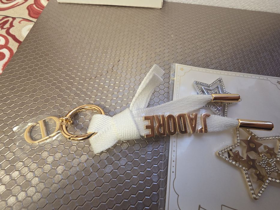 Нови и оригинални  аксесоари  от Диор