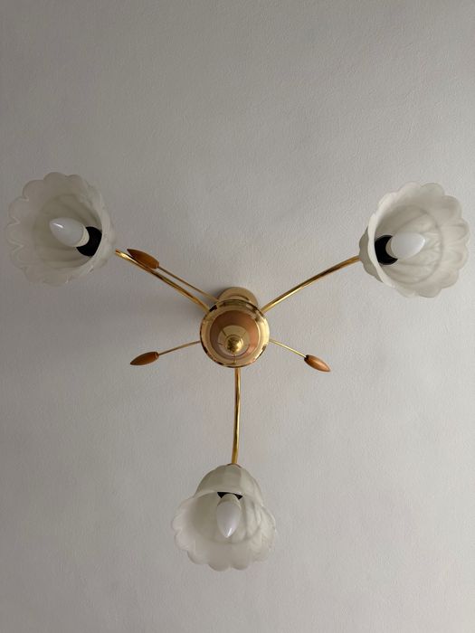 Полилеи за хол и трапезария