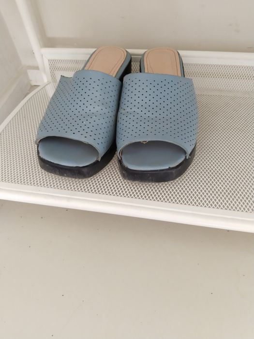 Продам босоножки шлепки