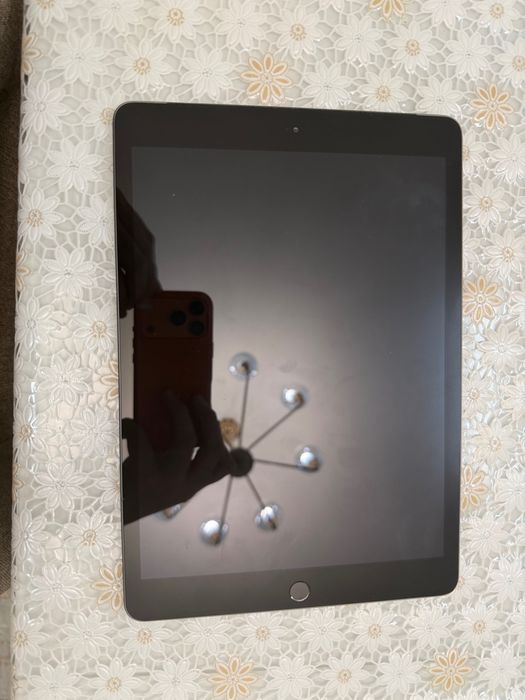 iPad 8 128GB Wi-Fi + Cellular