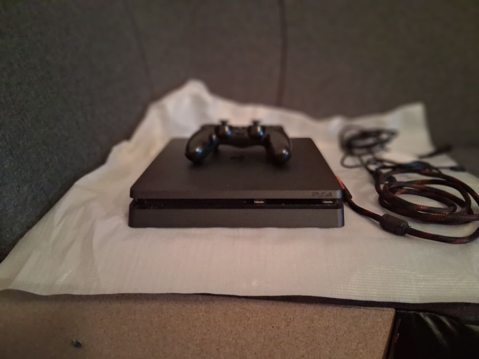 Playstation 4 slim