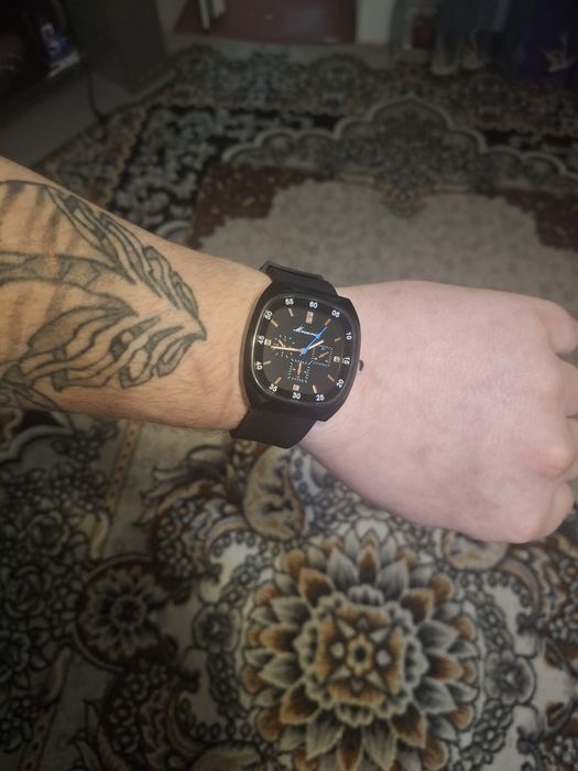 Продам часы срочно