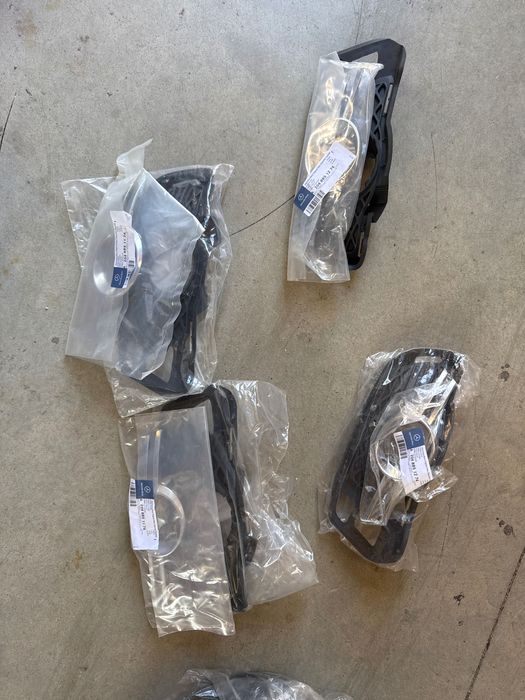 Части за Брония на Мерцеде w204