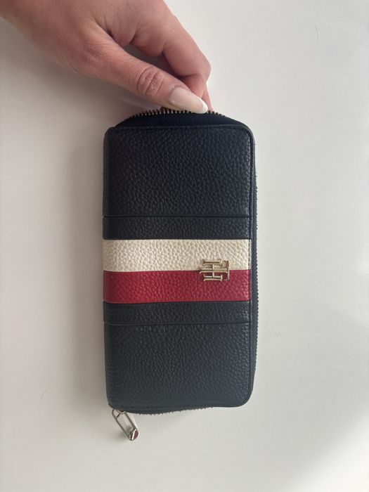 Потрмоне tommy hilfiger