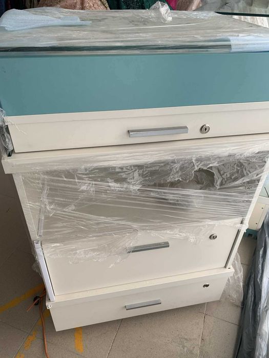 ЛУКСОЗНА ВИТРИНА italy 2 броя на цена 300 лева цена