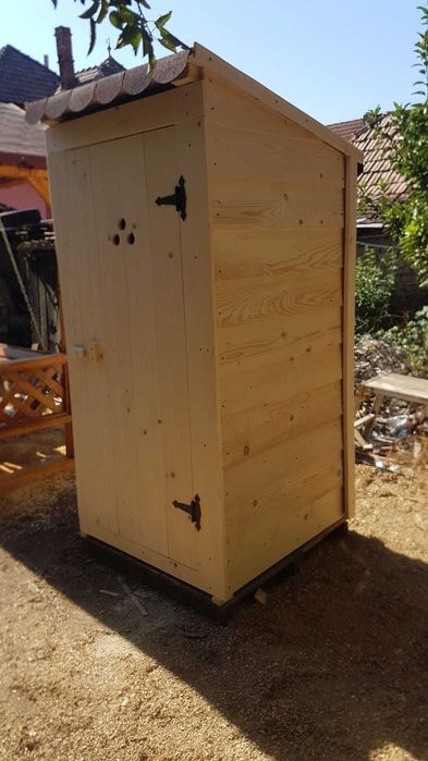 WC din lemn gradina