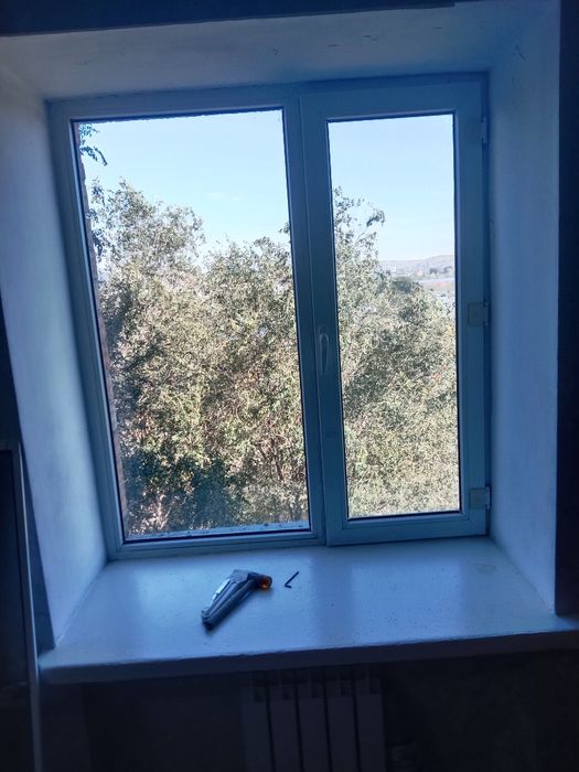 Продам два  пластиковых окна