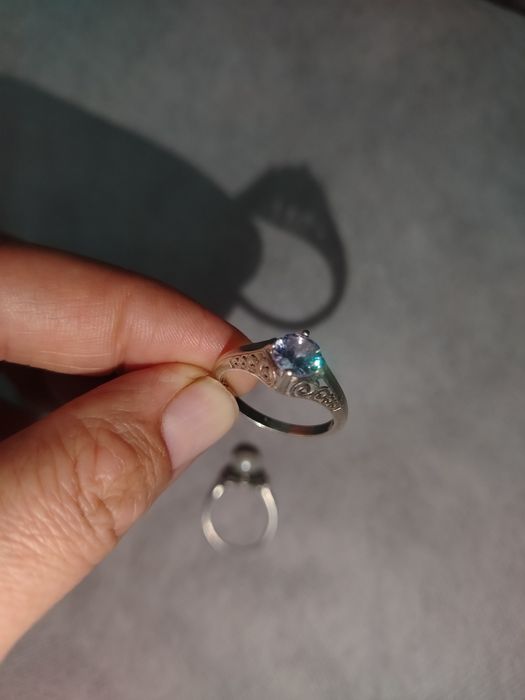 Kumush abuchalni uzuklar sotiladi