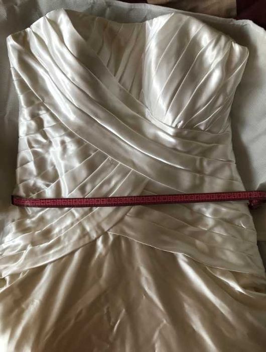 Сватбена рокля Lillian West -- бутикова, високо качество