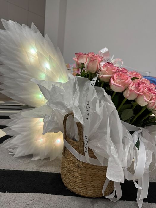 Розы в форме сердца скрыльями