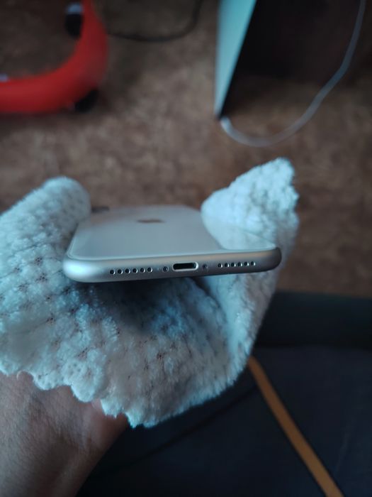 Продаю iPhone 11