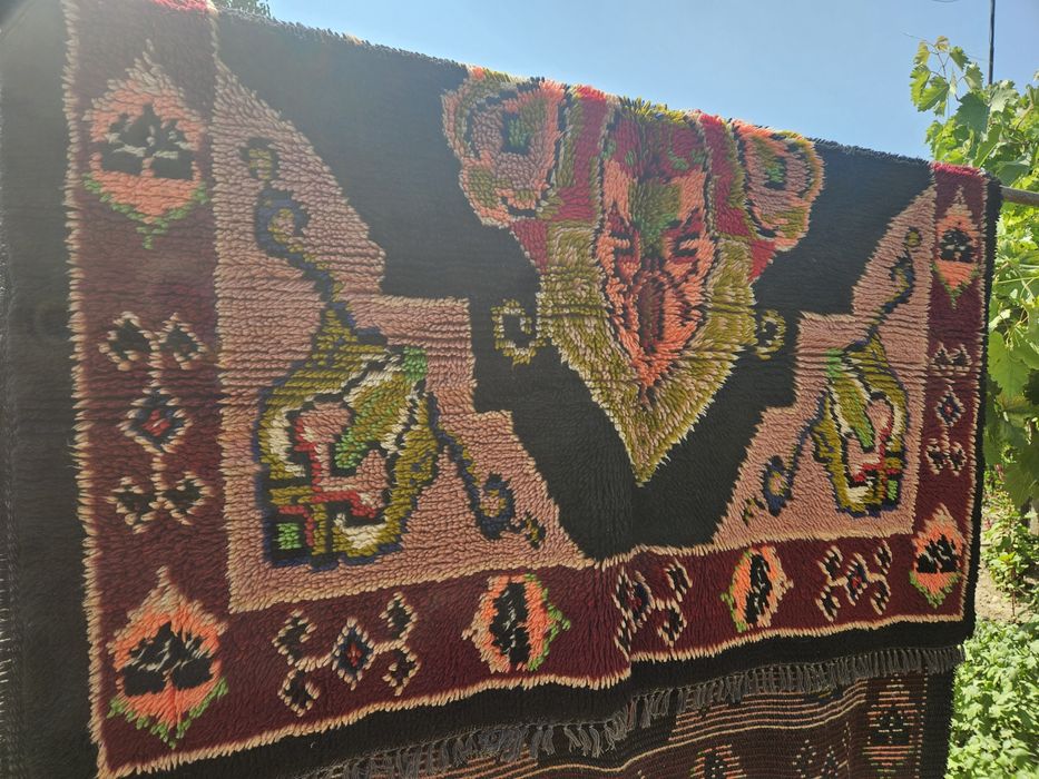 Цветен вълнен китеник