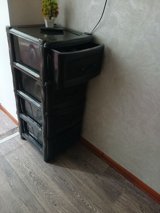 Продается комод и тумбочка