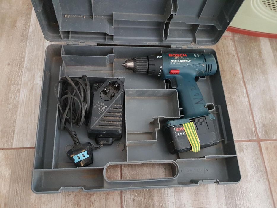 Bosch 9.6v+incarcator universal bosch