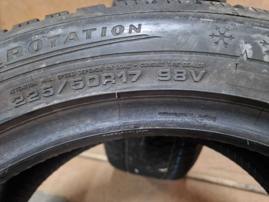 2 Dunlop R17 235/50
зимни гуми
DOT2022