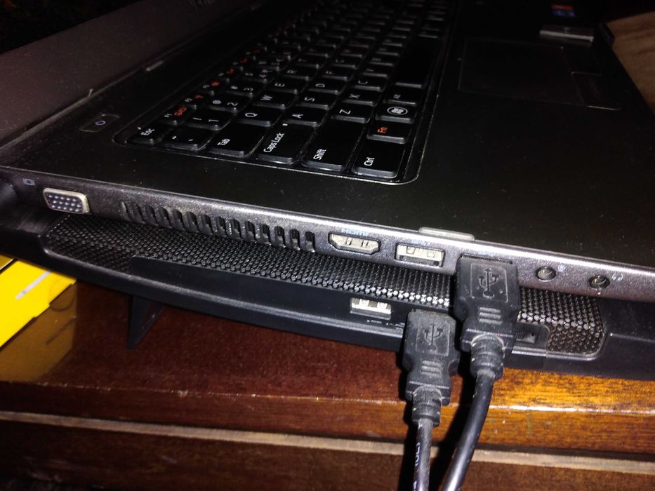 Лаптоп Dell Vostro 3560