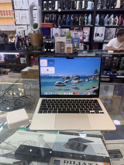 MacBook Air M3 13” 8/256GB Starlight