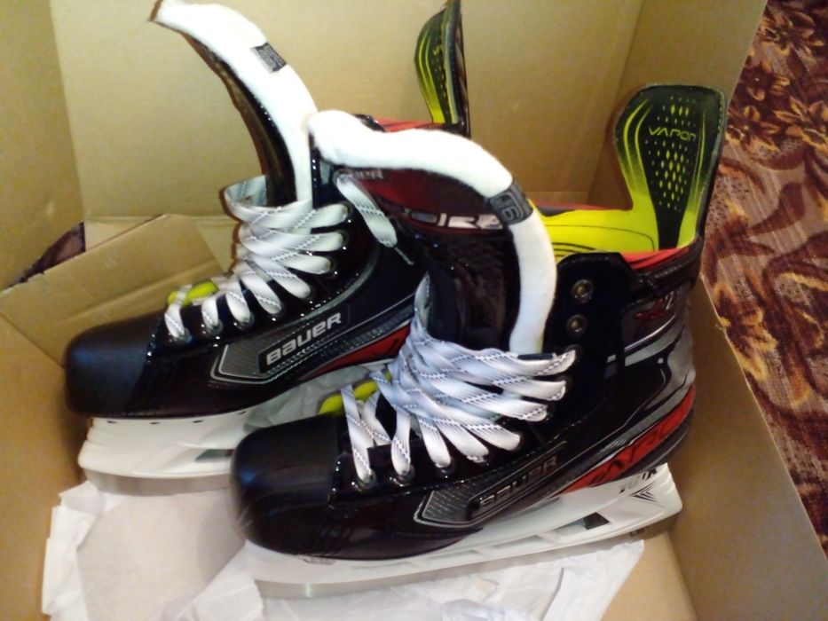 Продам коньки новые