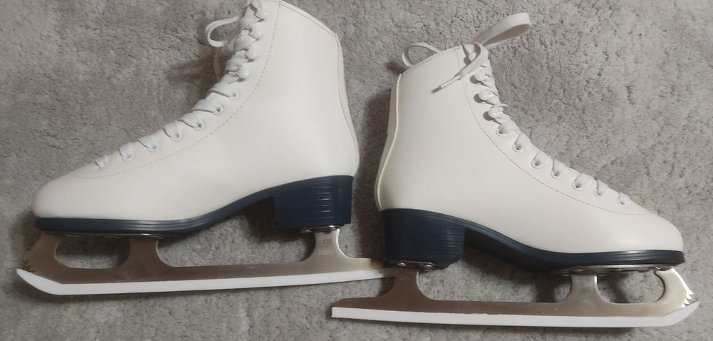 Коньки фигурные 36разм.