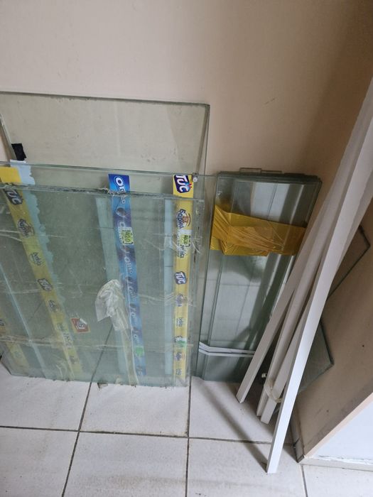 Отдам  стекла разных размеров