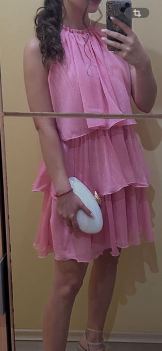 Къса розова рокля