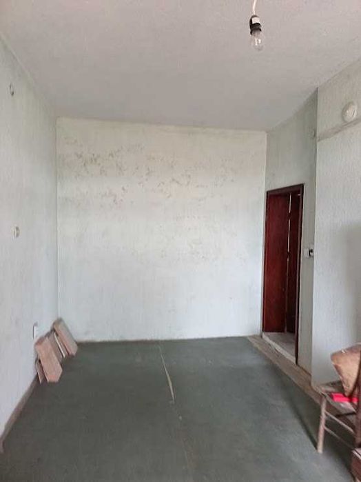 Масивна двуетажна къща в село Младиново