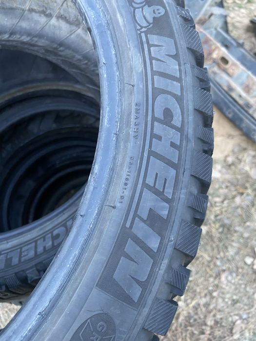 Пара зимние шины 225/45/18 Michelin.