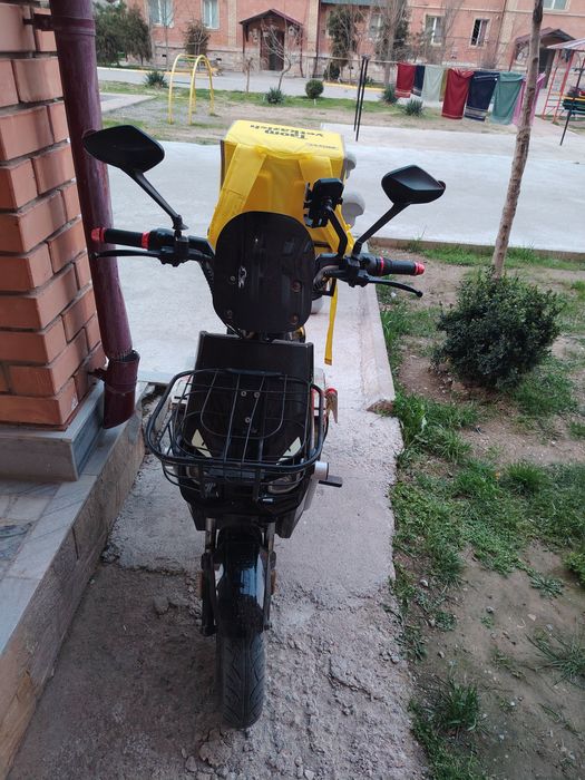 Skuter sotiladi elektroni