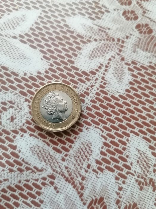 Moneda one pound
