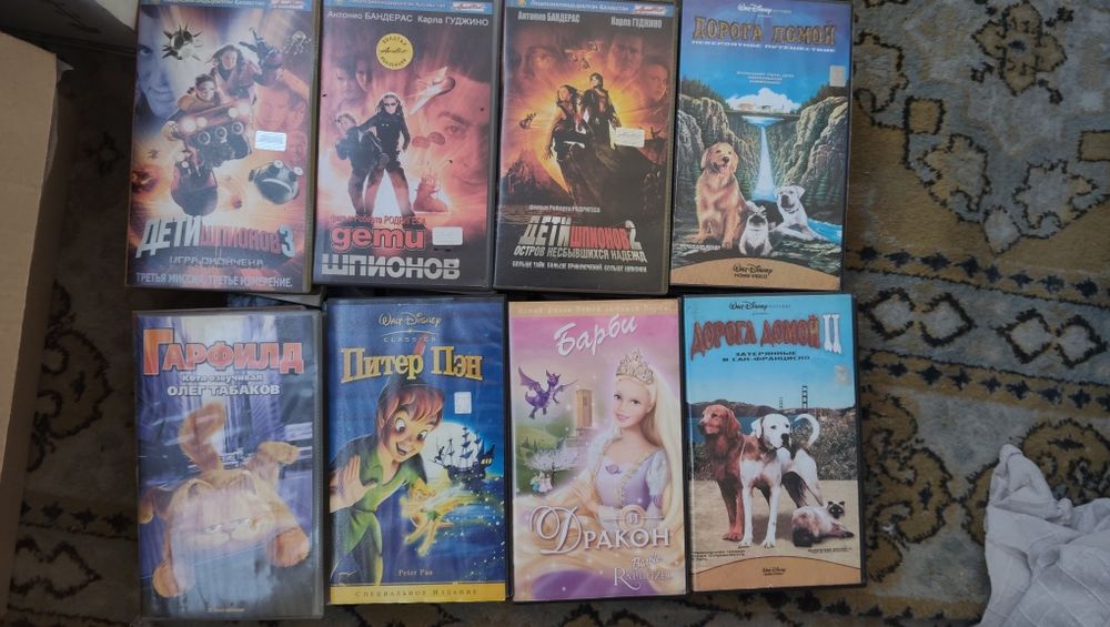 Кассеты фильму/мультфильмы VHS