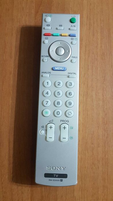 Продавам LCD телевизор SONY BRAVIA - 32 инча.