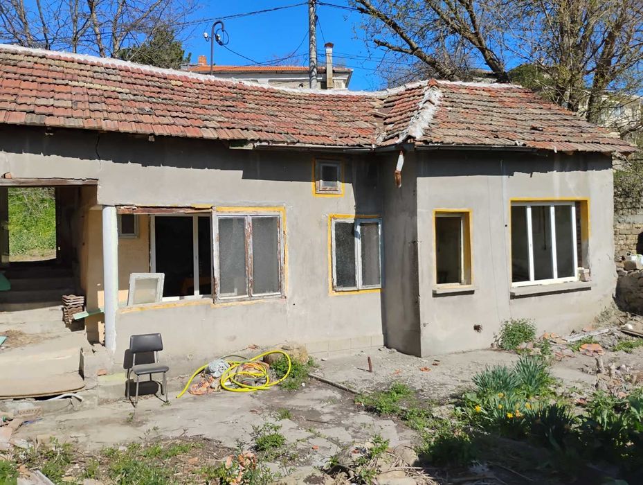 Продавам къща на центъра на свищов