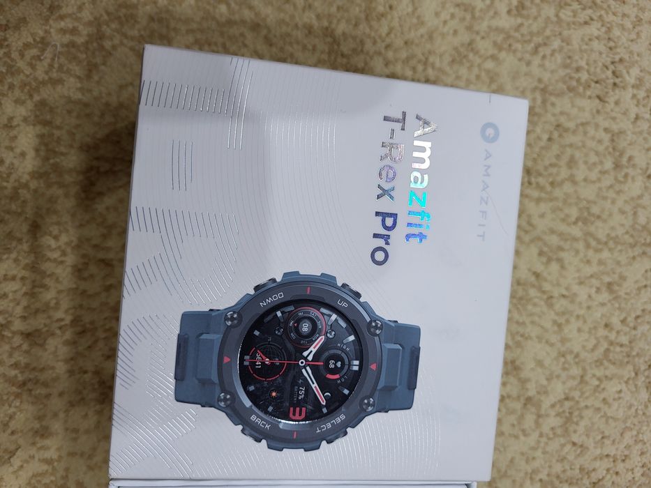 Часы-смарт Amazfit.