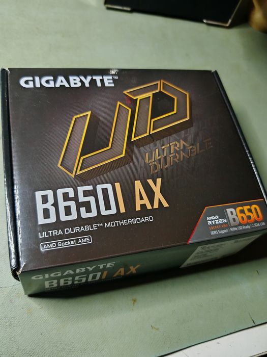 Vand kit Ryzen 7600x + placa de bază b650i AX itx