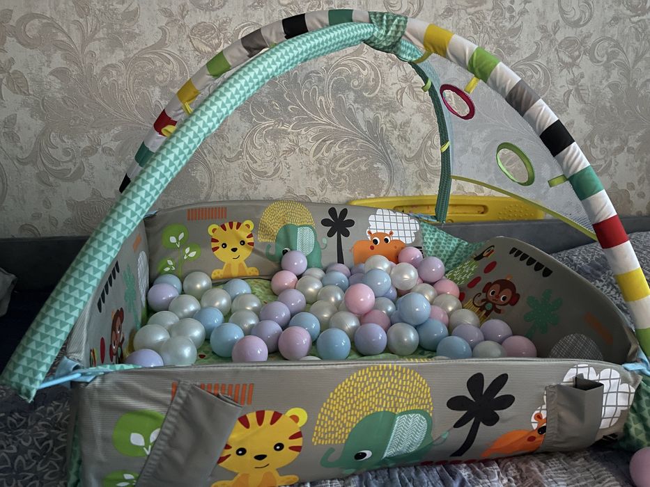 Продам игровой коврик-манеж